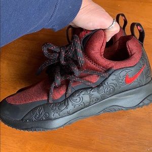 NEW NIKE SNEAKERS. Cool design and detail!